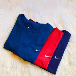 Nike Tops - Nike Dry-Fit Ladies Top!!! Bundle and SAVE!!! đź’° Nike Tops - Nike Dry-Fit Ladies Top!!! Bundle and SAVE!!! đź’°